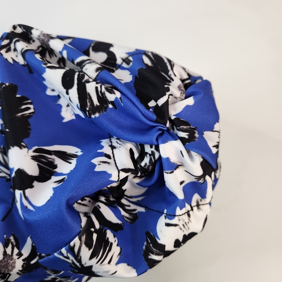 Skida Women's Blue Floral Beanie - Picture 2 of 8